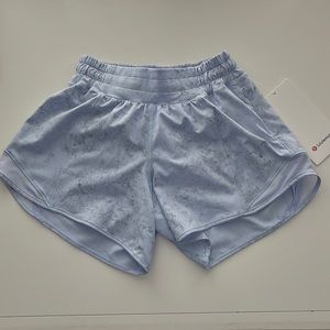 Lululemon Hotty Hot LR Short 4” *Lined